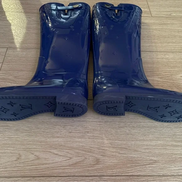 Authentic Louis Vuitton Rainboots - Size 37 - Picture 5 of 5